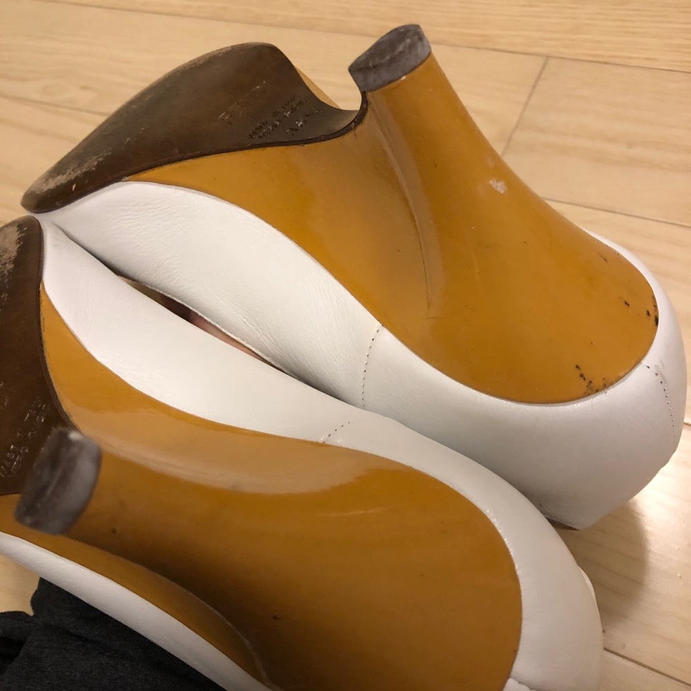 Vintage white and mustard yellow Fendi wedges - Picture 5 of 5